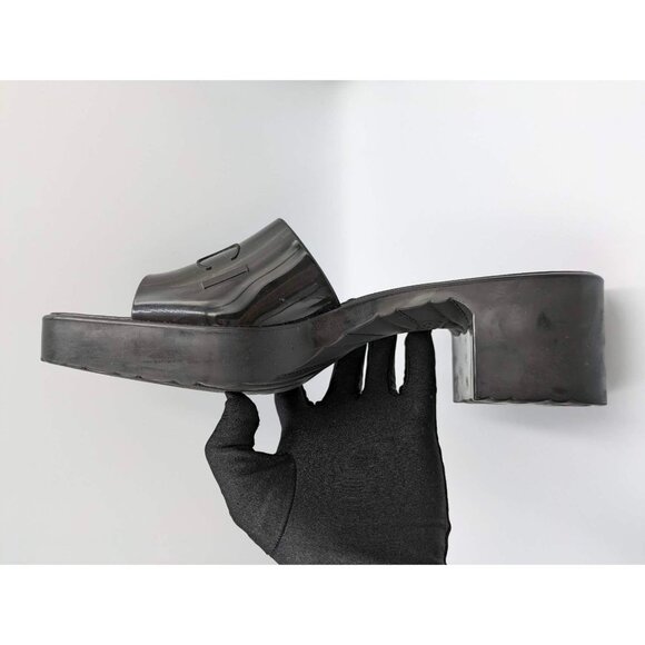 Gucci Logo Embossed Mid-Heel Rubber Sandals Black EU37 624730 - Picture 4 of 11